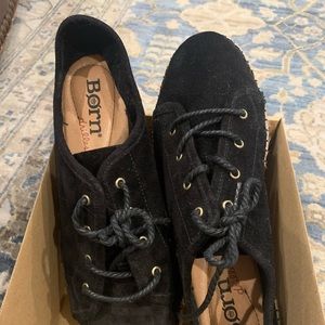 Born lace up shoes. Size 11. New in box. Black suede